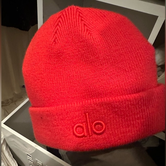 ALO Yoga Accessories - ALO Yoga Bright Red Knit Hat